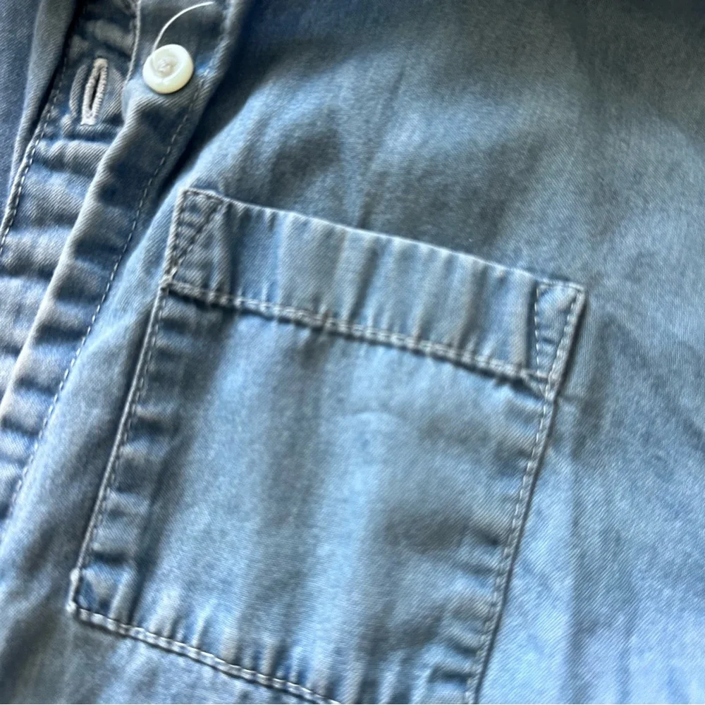 Old Navy Boyfriend Chambray Button Down Shirt
